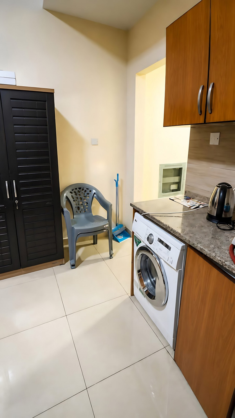 Furnished studio apartment, clean furnishings