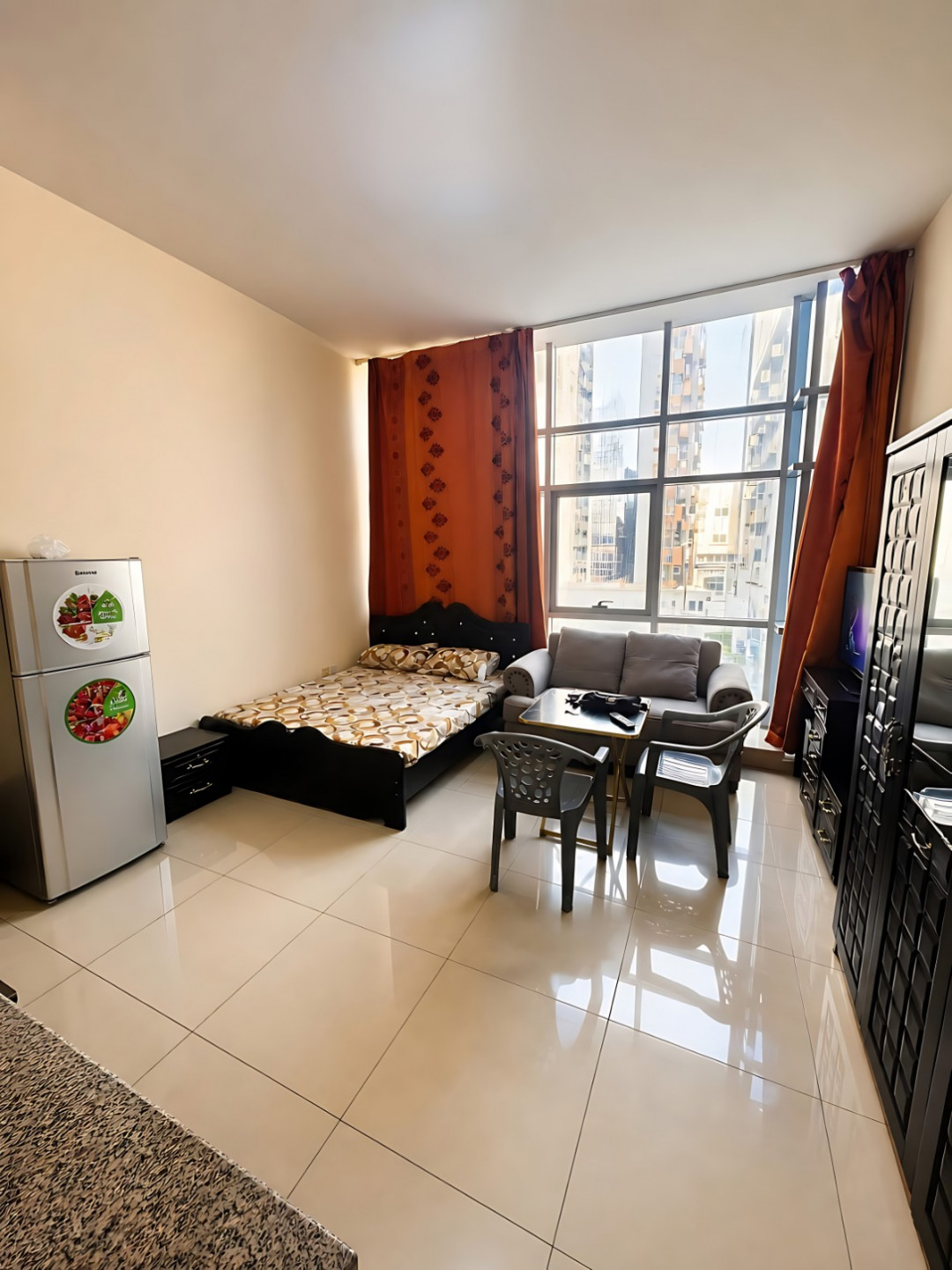 Furnished studio apartment, clean furnishings