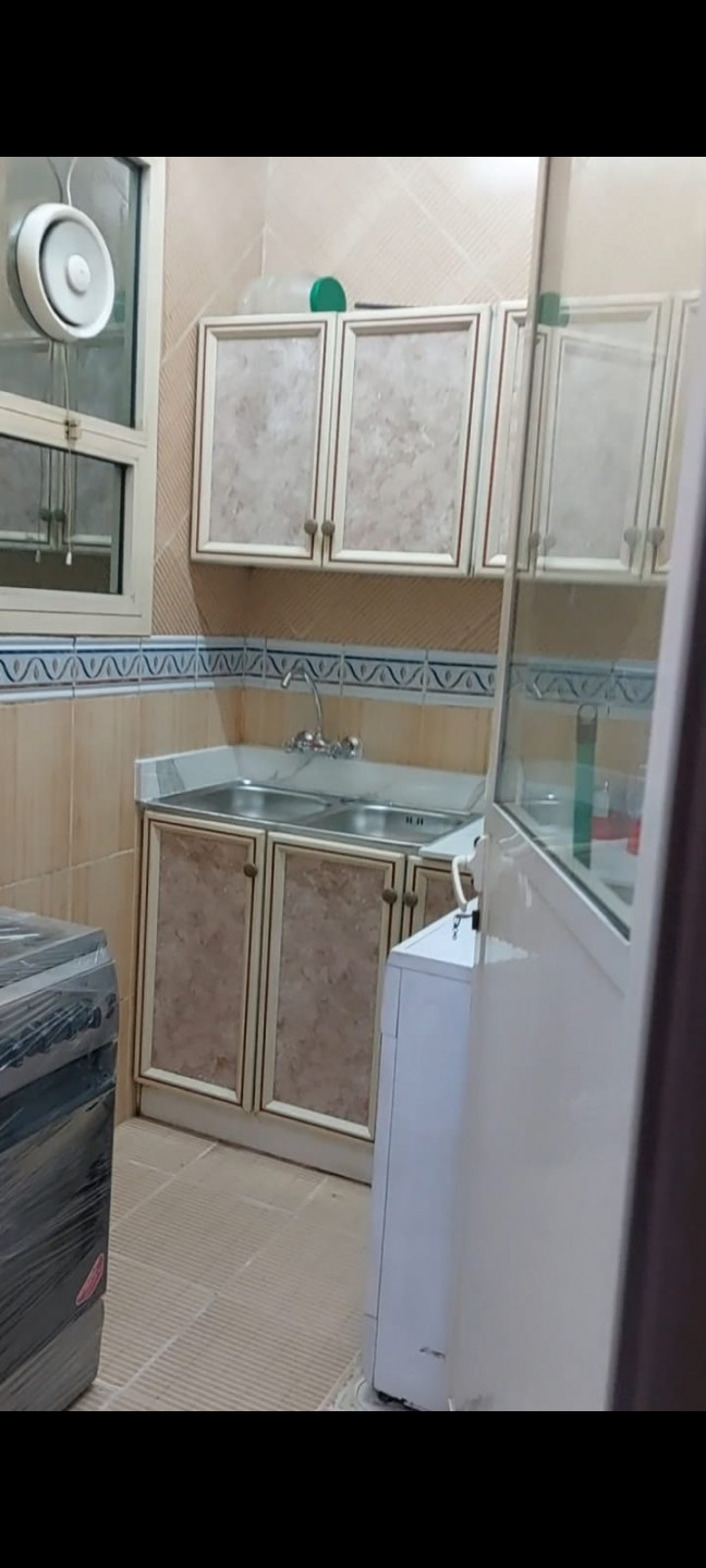 Furnished studio apartment, clean furnishings