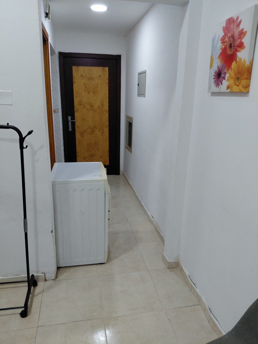 Furnished studio apartment, clean furnishings