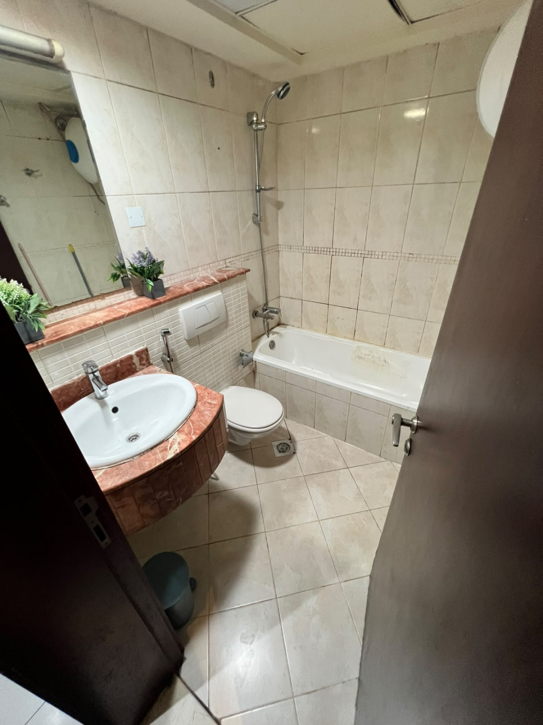 Furnished studio apartment, very clean, spacious