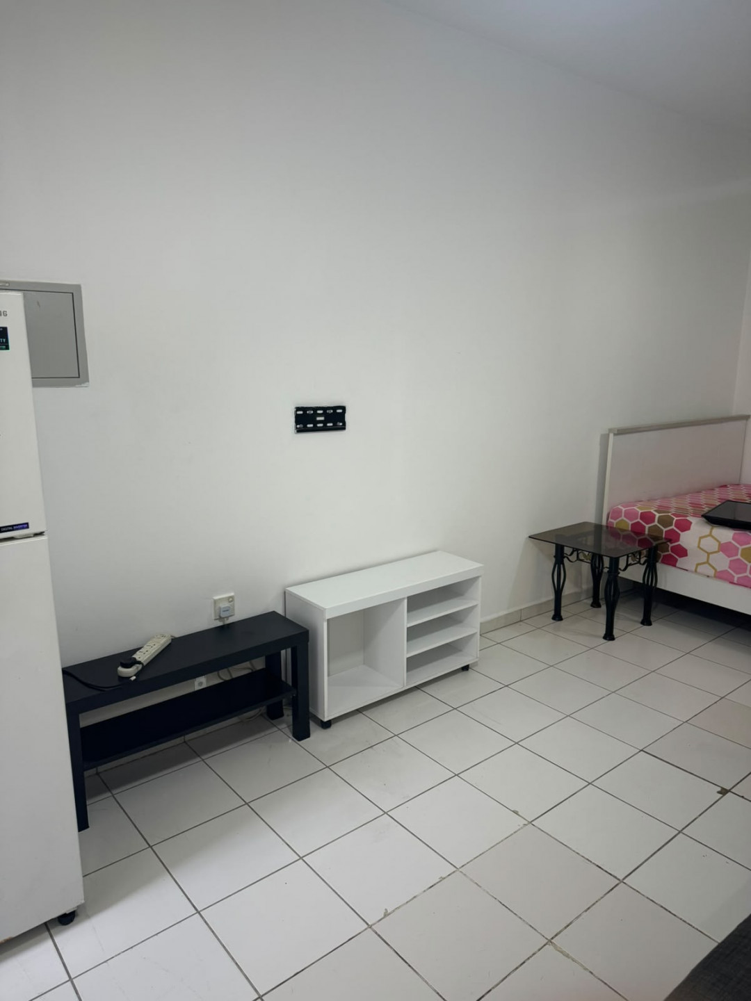 Furnished studio apartment, clean, spacious