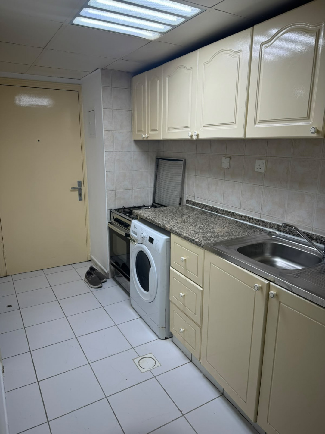 Furnished studio apartment, clean, spacious