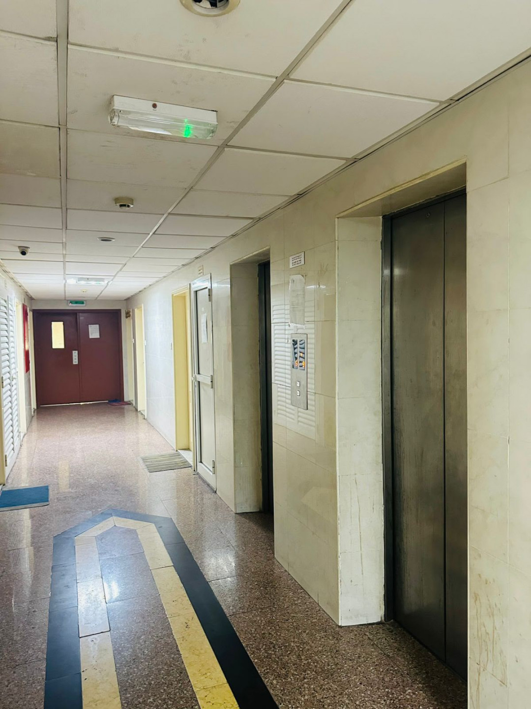 Furnished studio apartment, clean furniture, spacious