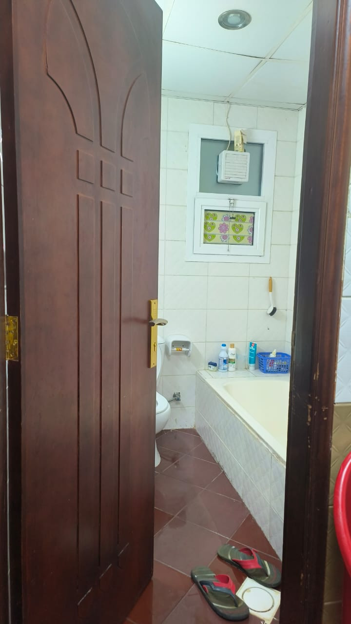 Furnished studio apartment, clean furnishings, spacious, separate kitchen