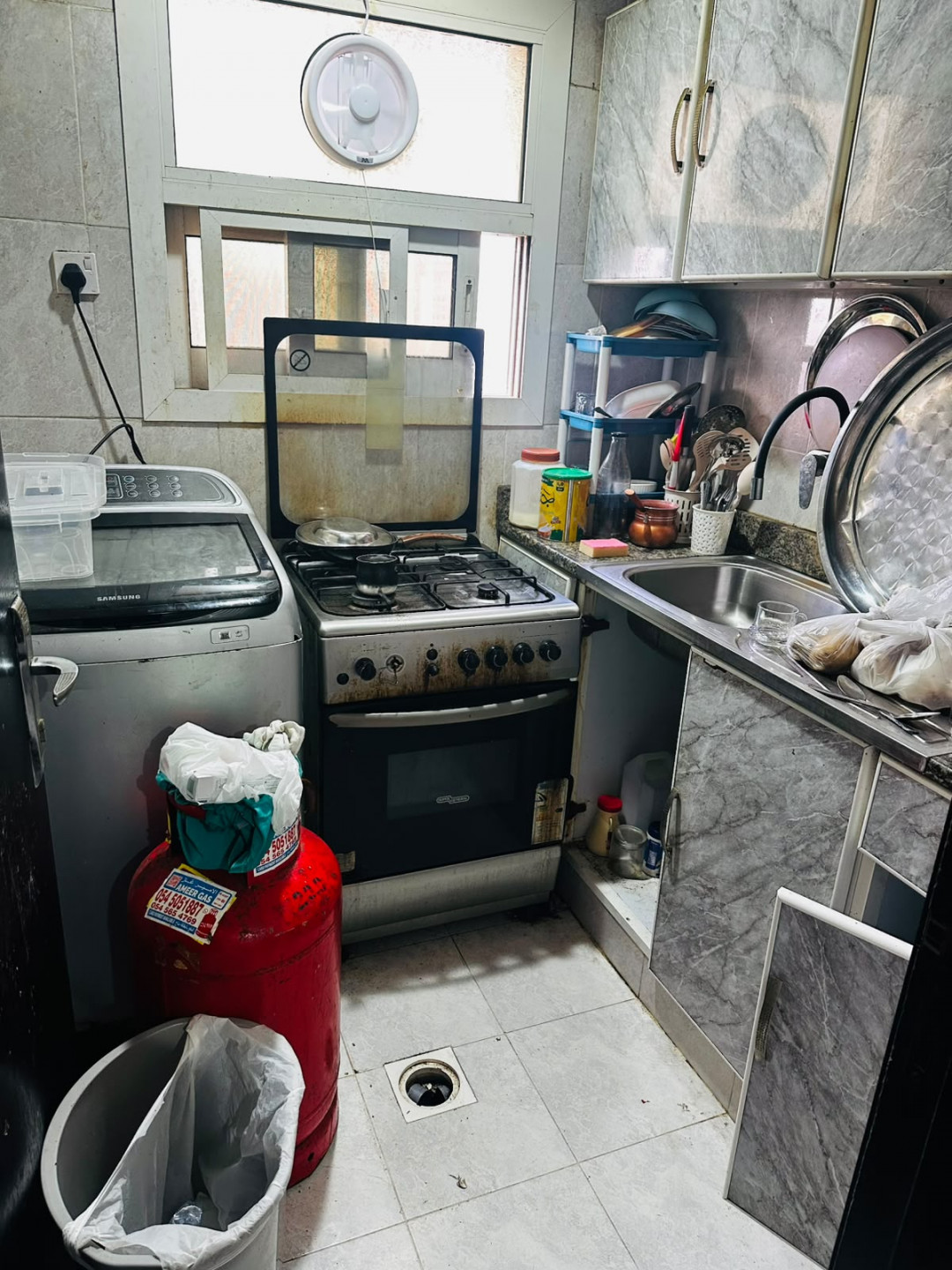 Furnished studio with separate kitchen