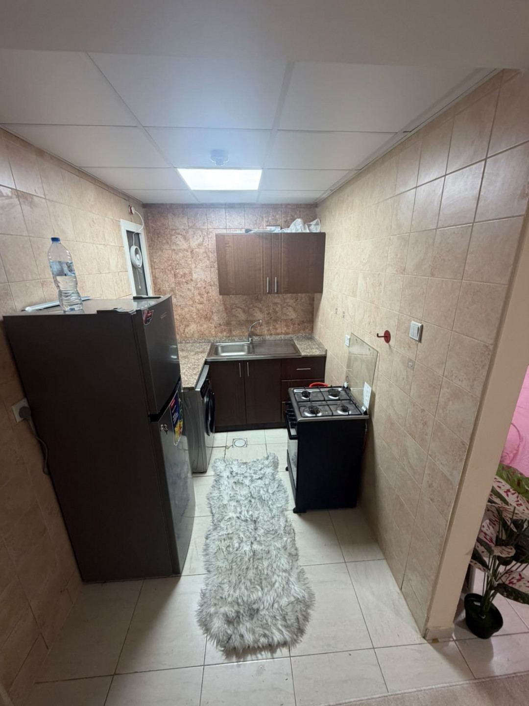 Furnished studio with separate kitchen