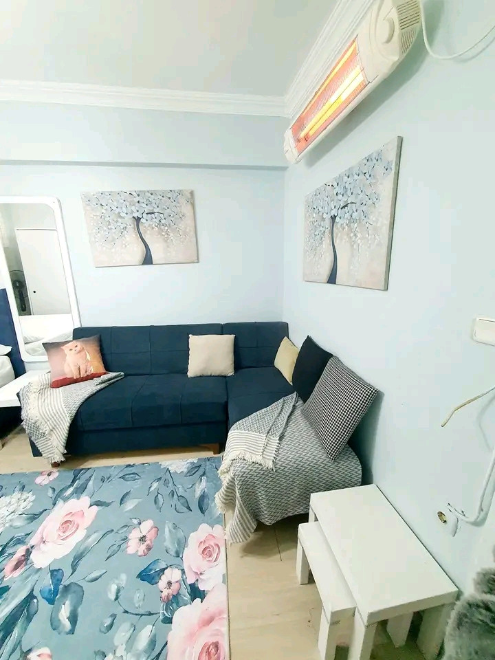 Clean furnished studio apartment on the ground floor in Fatih, Yedikule
