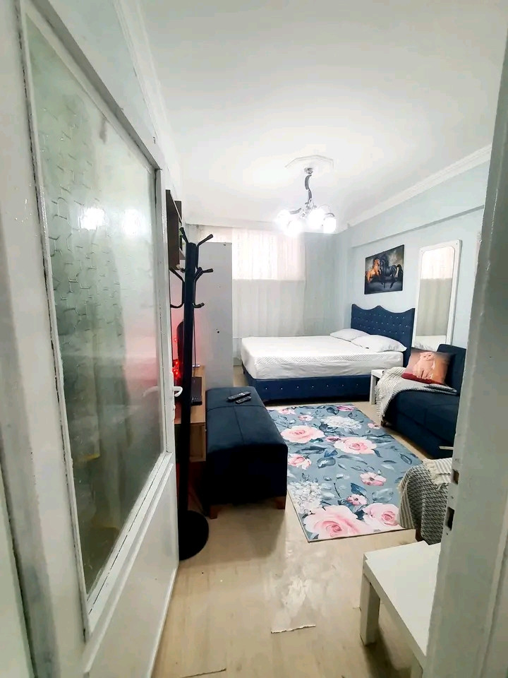 Clean furnished studio apartment on the ground floor in Fatih, Yedikule