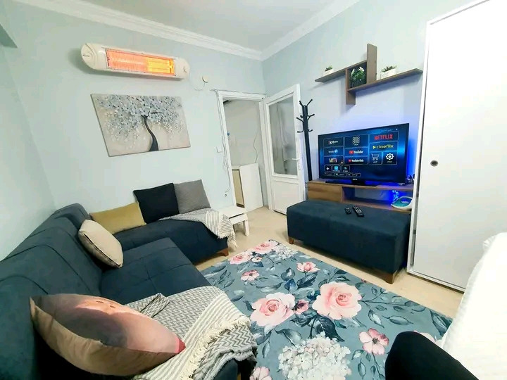 Clean furnished studio apartment on the ground floor in Fatih, Yedikule