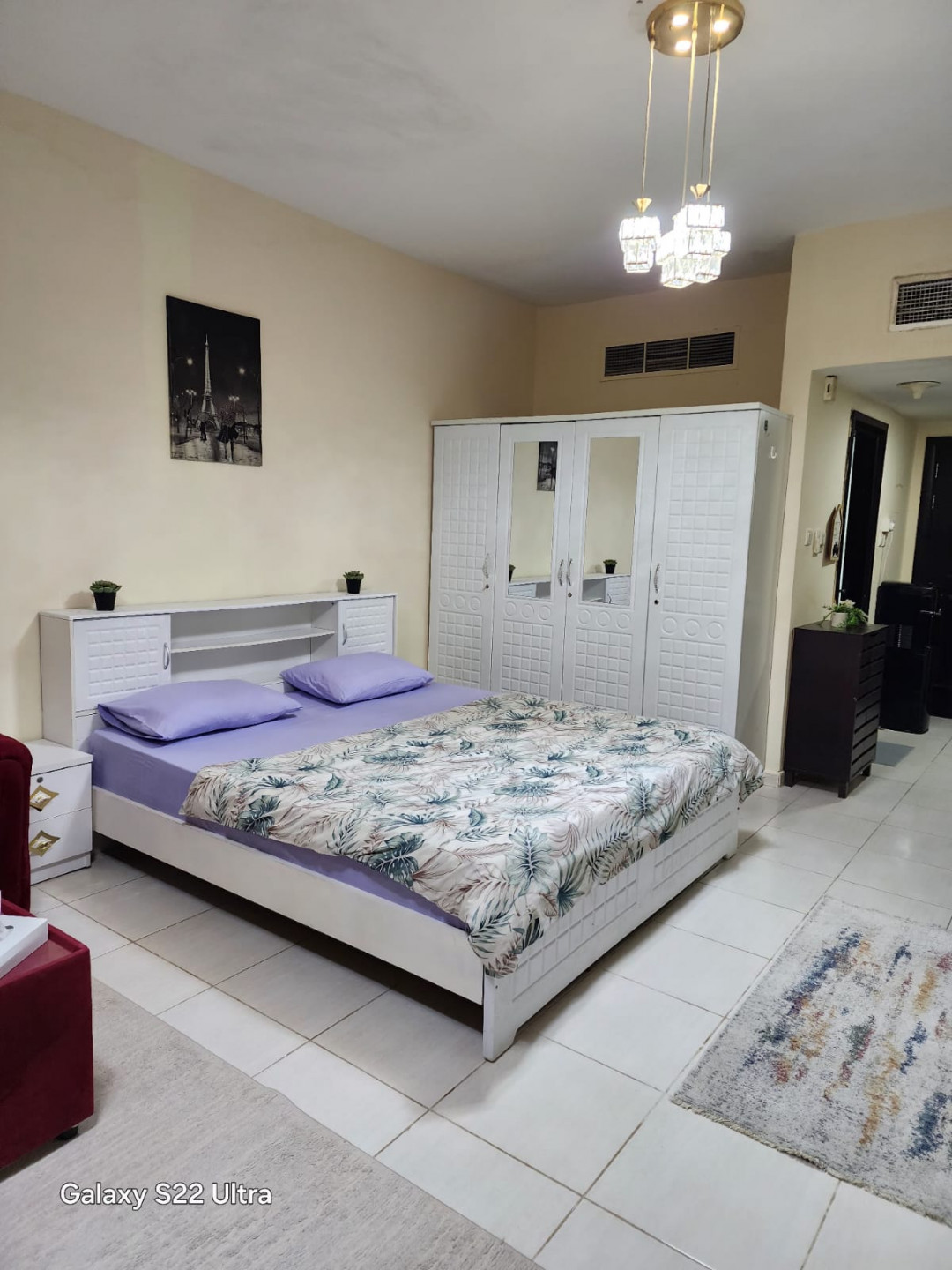 Furnished studio, first row