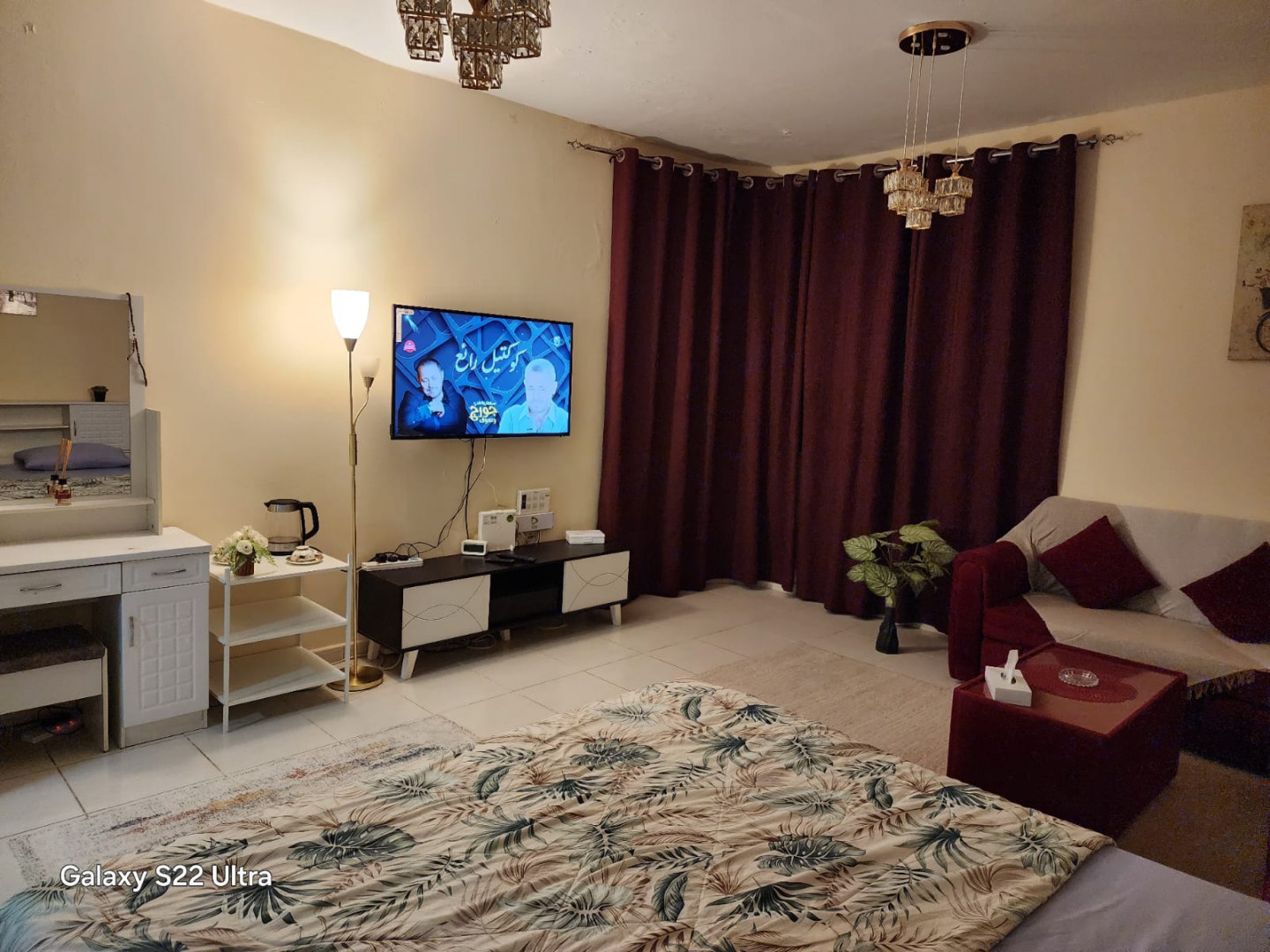 Furnished studio, first row