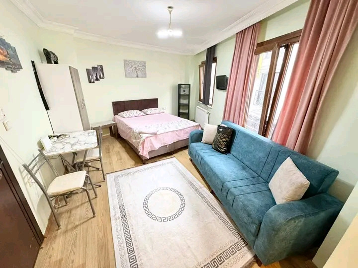 Furnished studio apartment, first floor, in Fatih