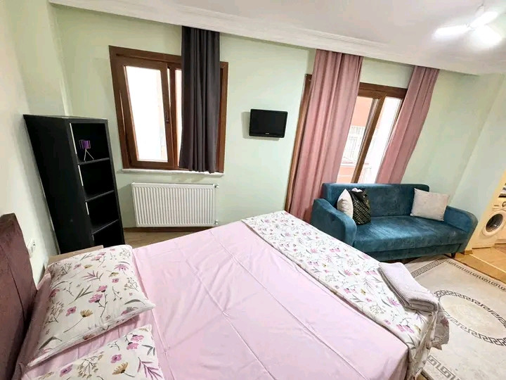 Furnished studio apartment, first floor, in Fatih
