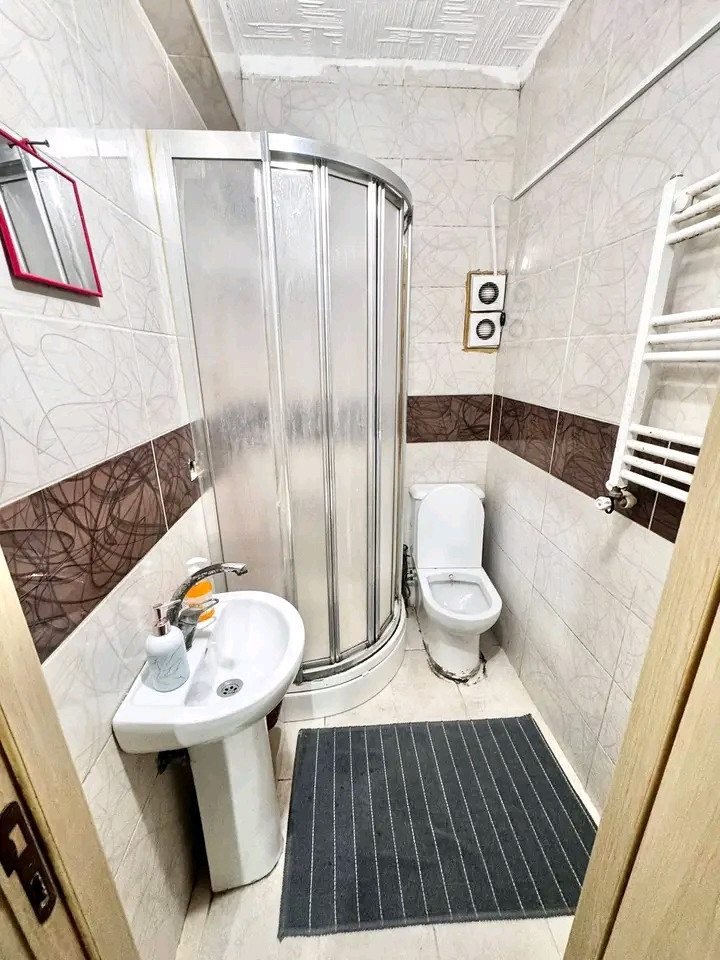 Furnished studio apartment on the ground floor with clean furnishings