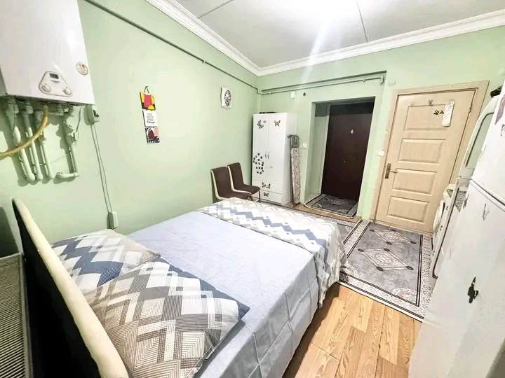 Furnished studio apartment on the ground floor with clean furnishings