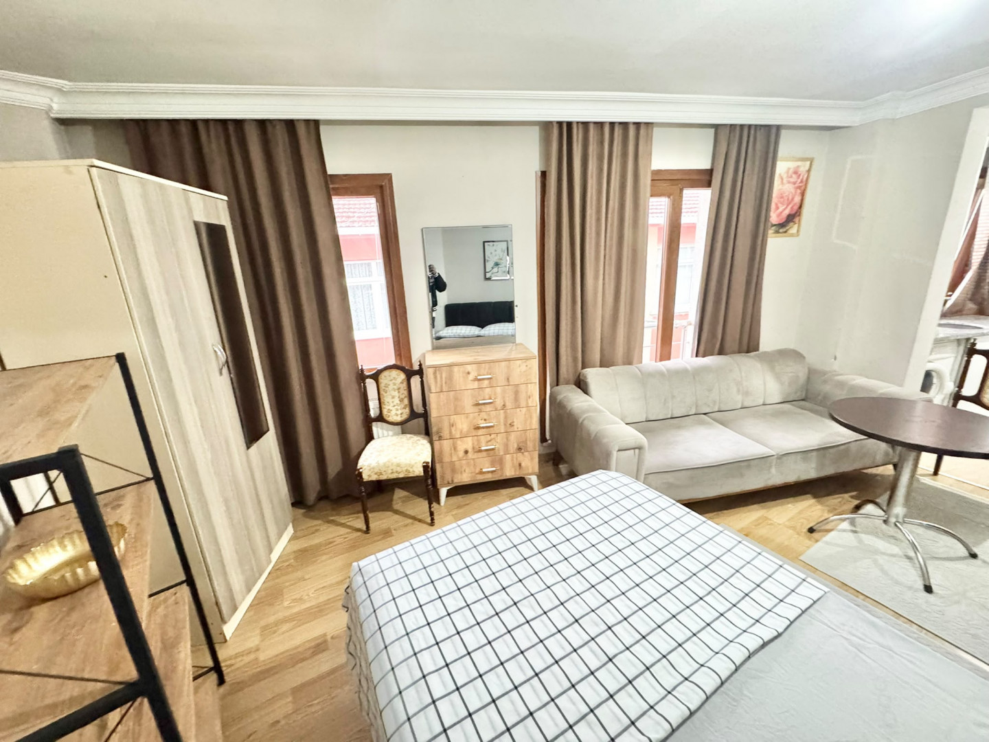 Furnished studio apartment, second floor