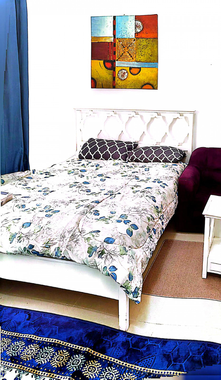Furnished studio apartment, second occupancy