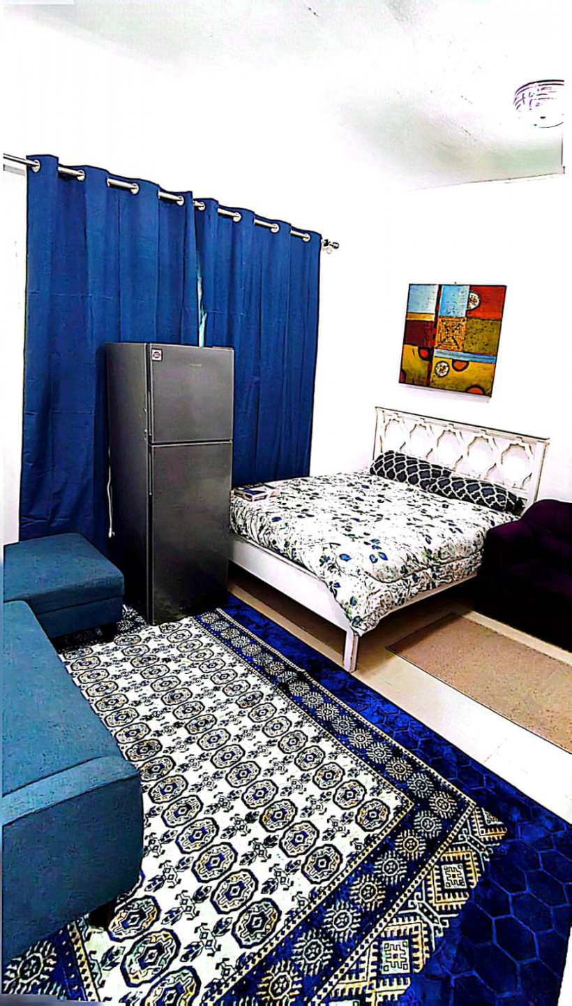 Furnished studio apartment, second occupancy