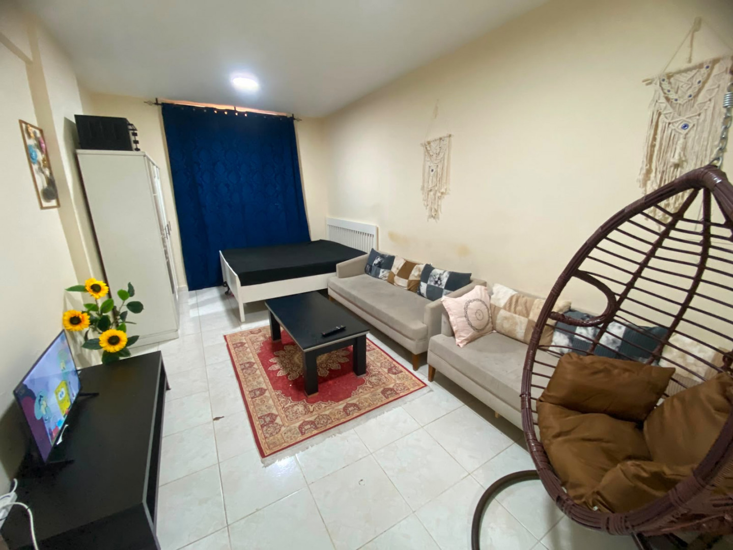 Furnished studio apartment, second occupancy