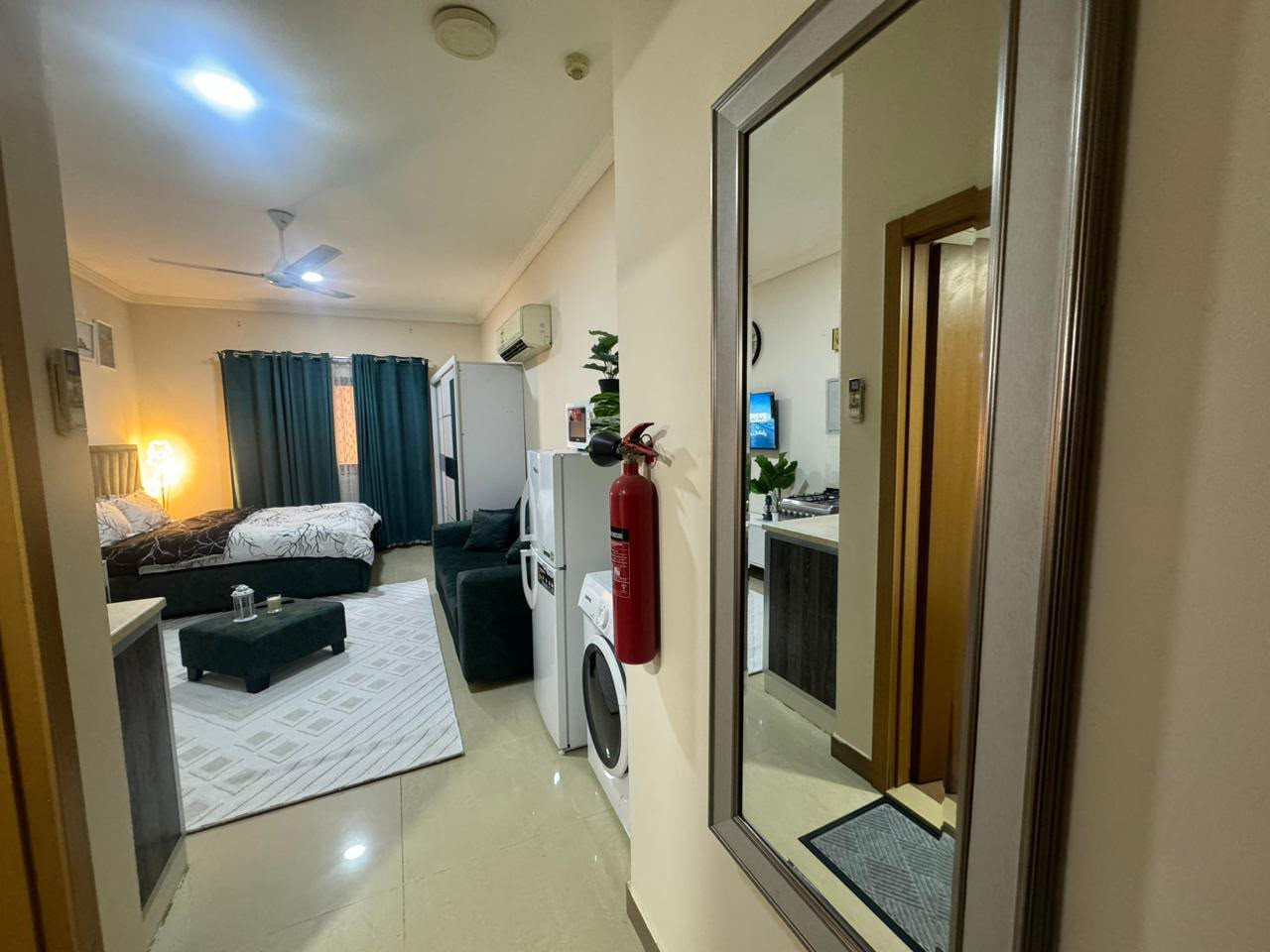 Furnished studio, second occupancy