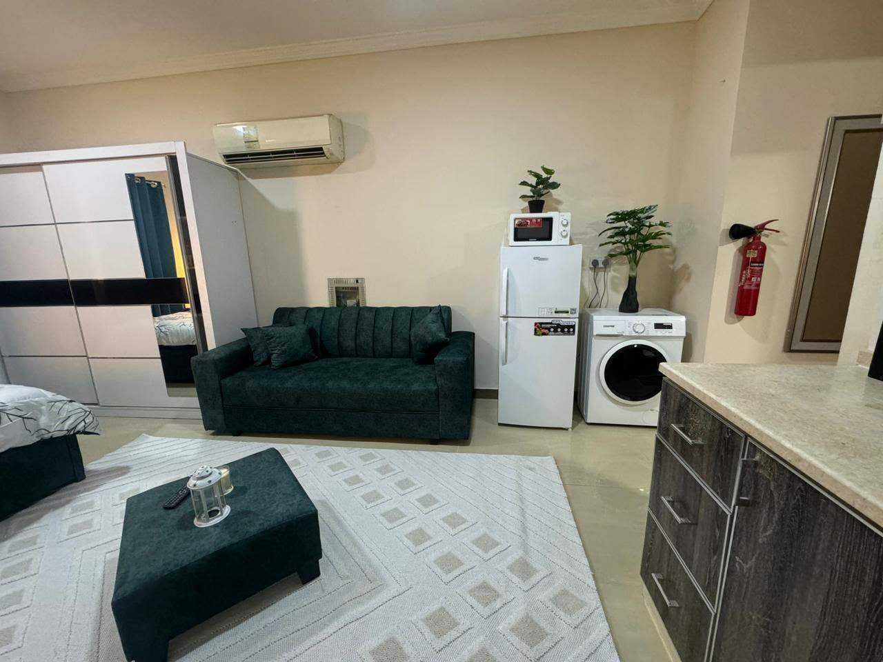 Furnished studio, second occupancy
