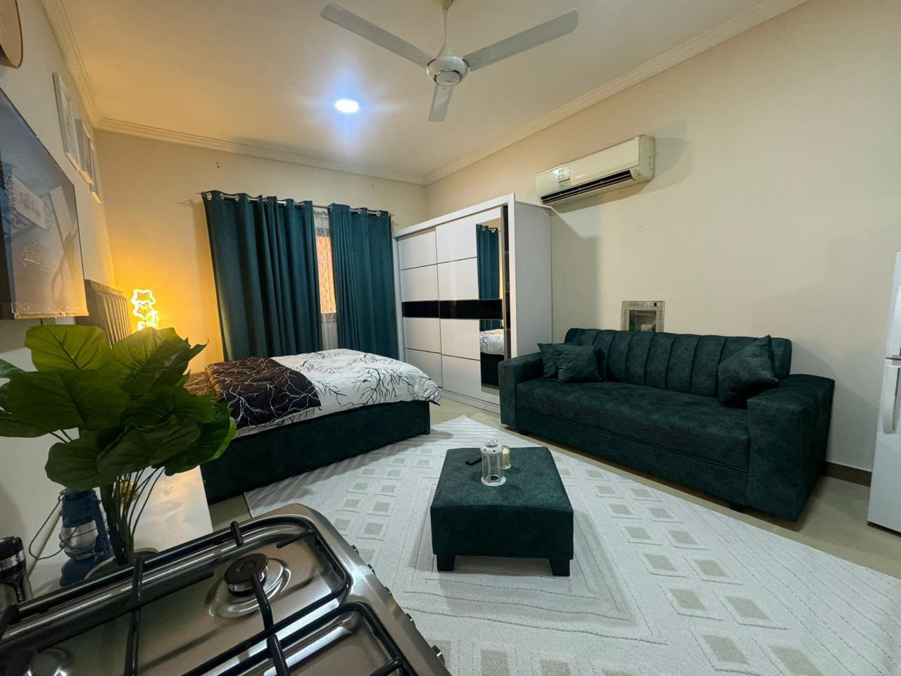 Furnished studio, second occupancy