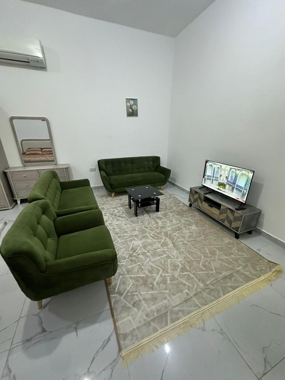 Large studio apartment for rent, fully furnished, in Riyadh, south of Al Shamkha.