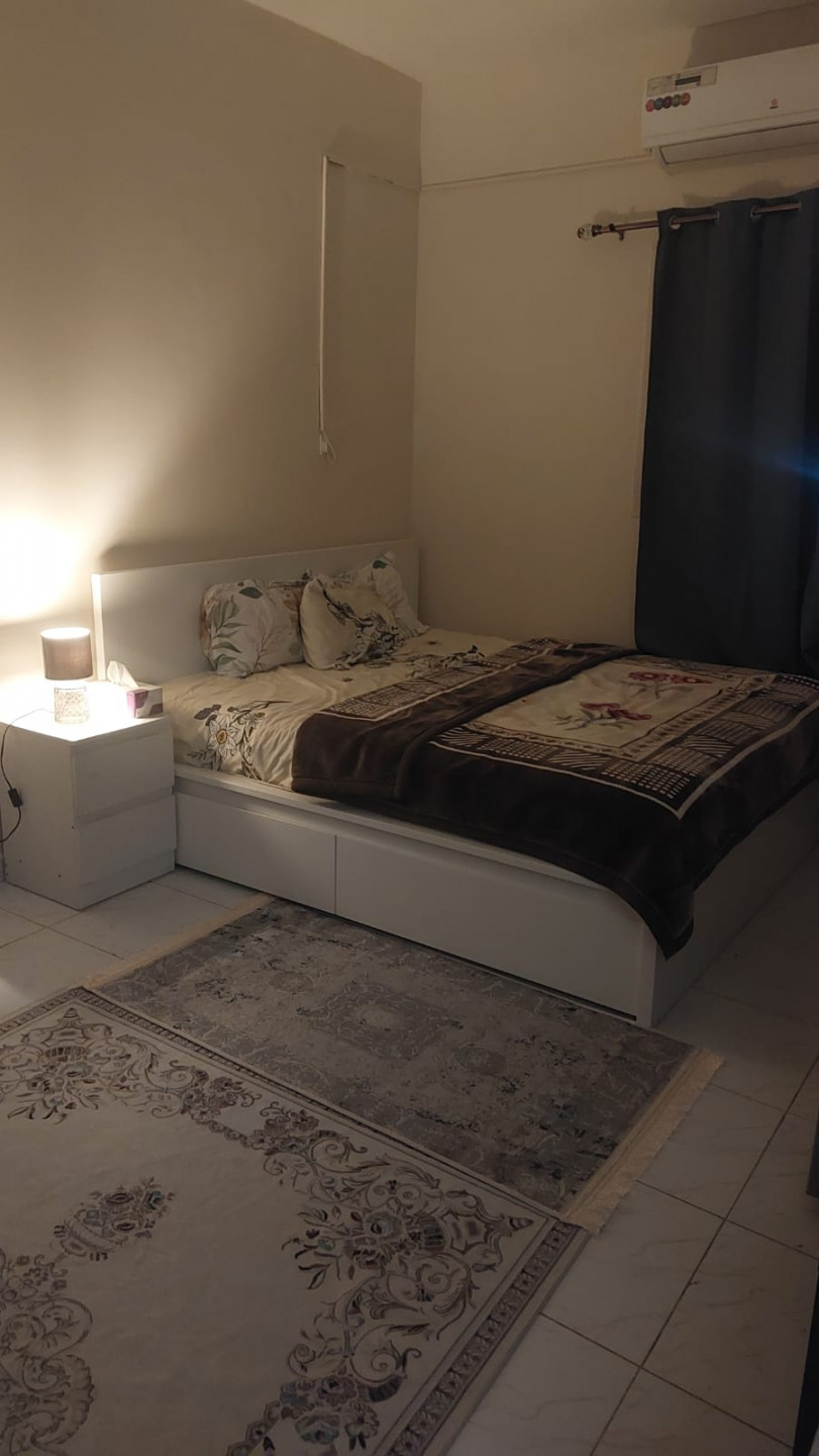 Large studio apartment, furnished with clean furniture
