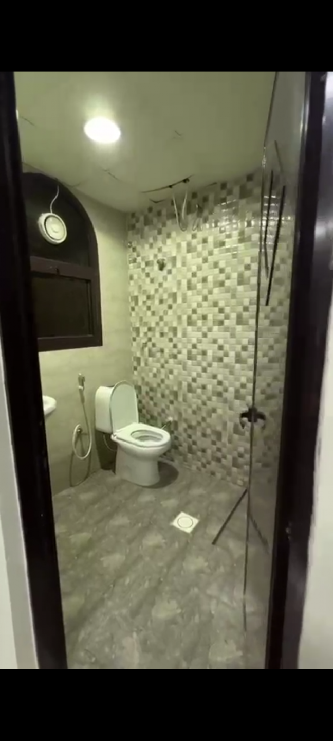 Full-service studio on Al Qawasim Corniche