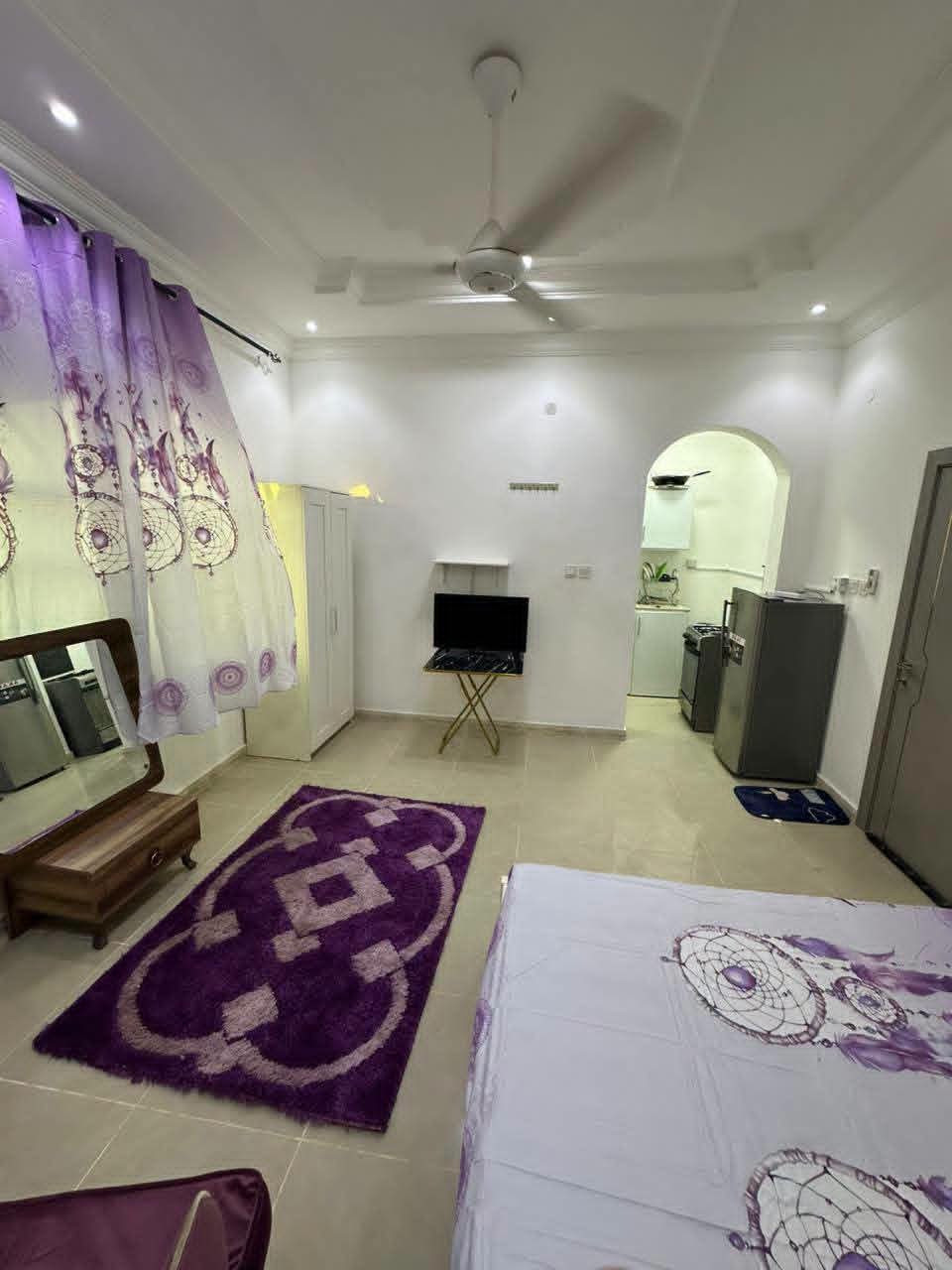 Full-service studio in Al Mawaleh
