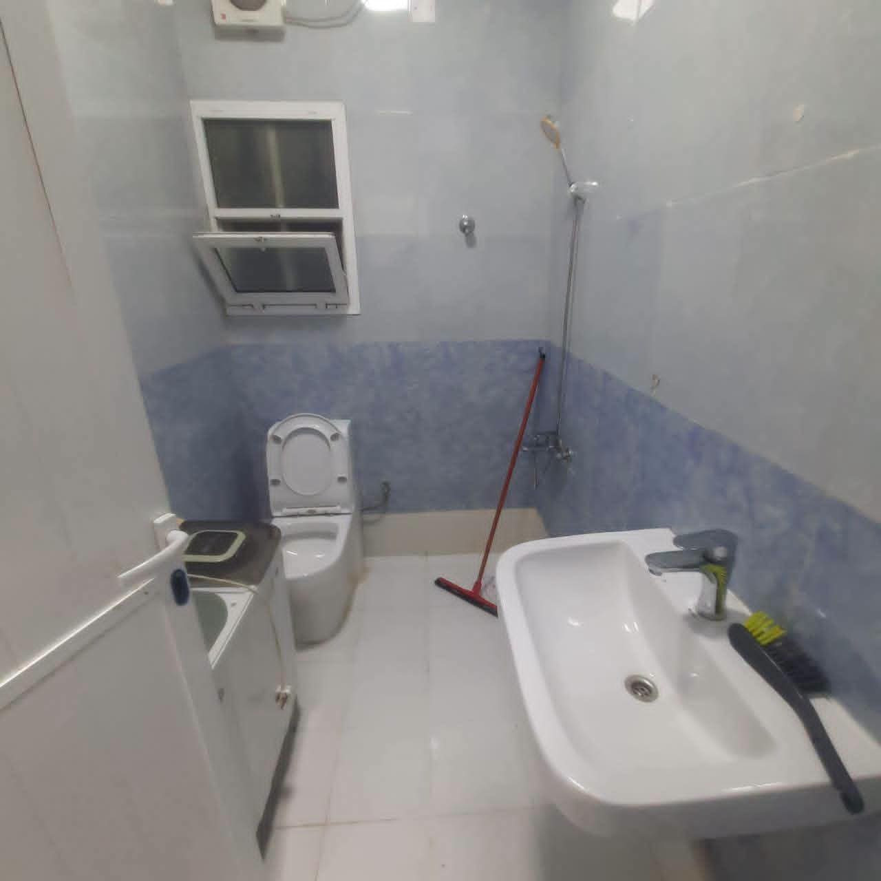 Full-service studio in Al Mawaleh
