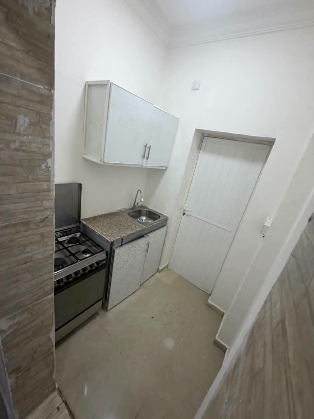 Full-service studio in Al Mawaleh