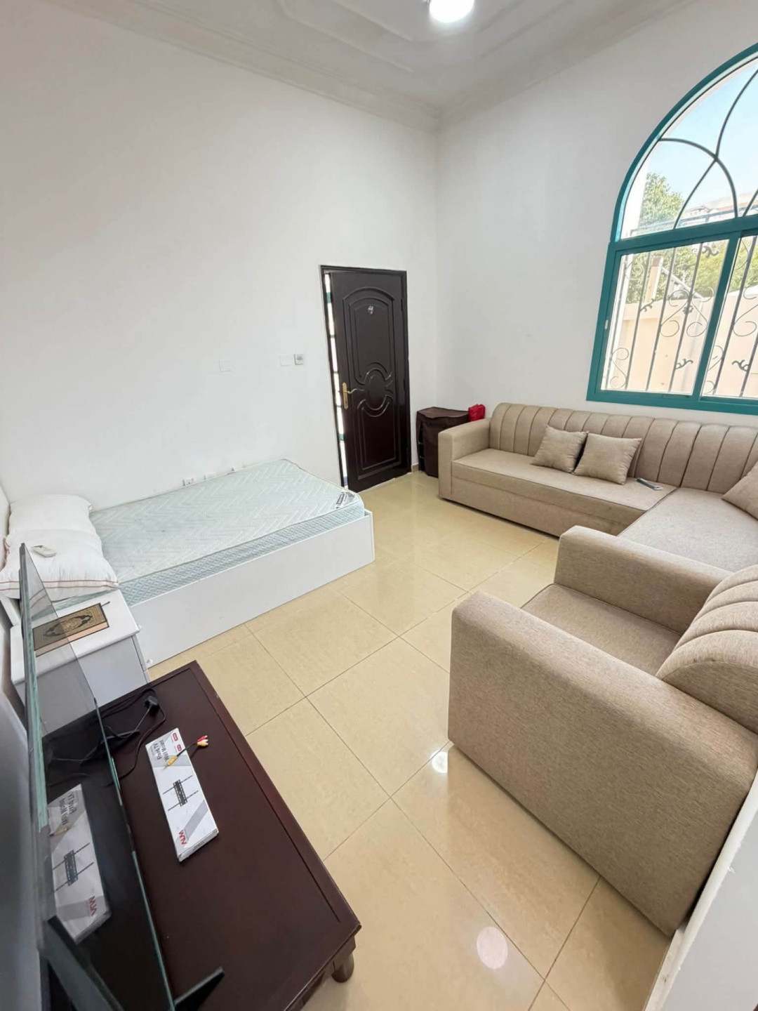 Furnished ground floor studio