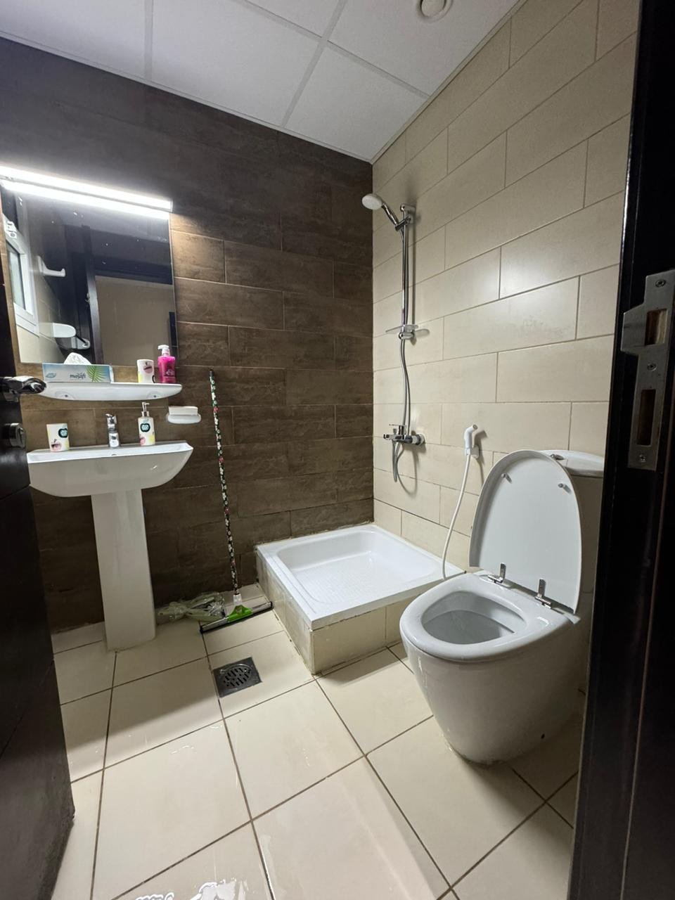 Studio with separate kitchen and balcony, Jasmine Towers