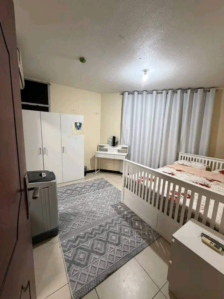 Governor's Roundabout Side Studio with Clean Furnishings