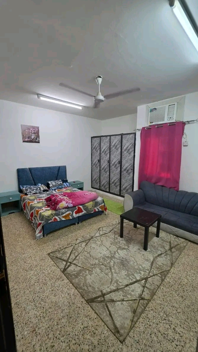 Large furnished studio