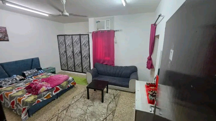 Large furnished studio