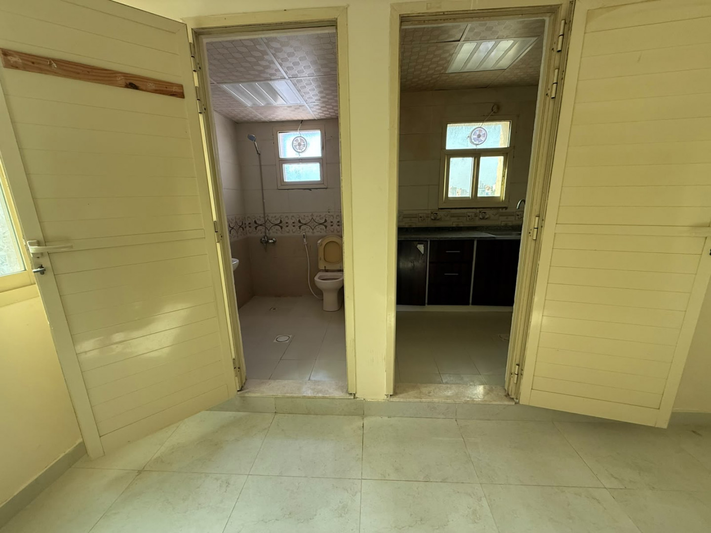 Studio apartment for rent, suitable for employees or families, unfurnished.