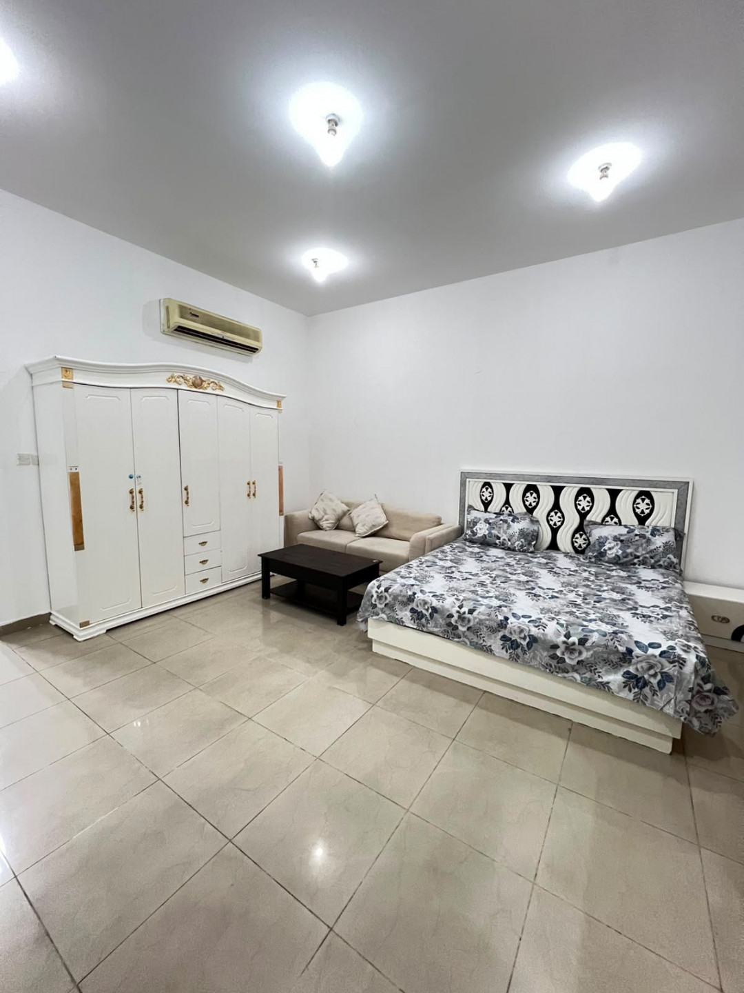 Fully furnished studio in Khalifa