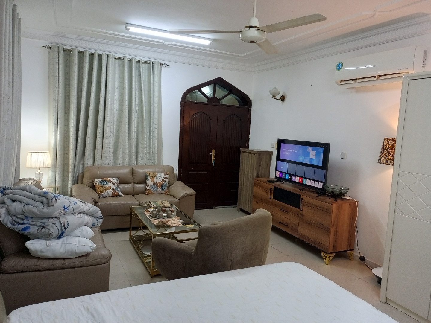 fully furnished studio for rent