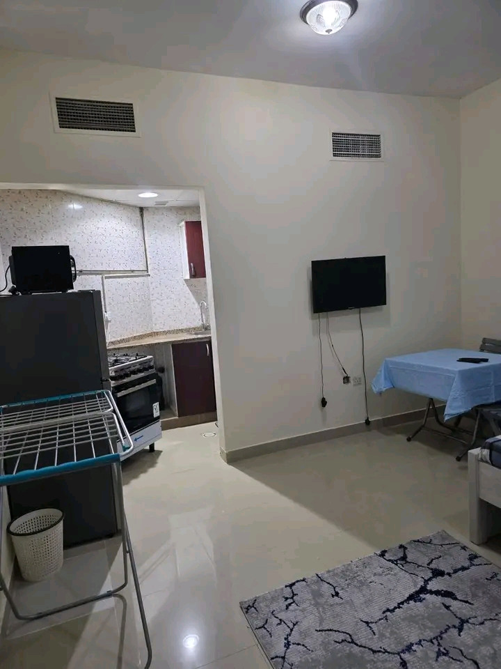 Furnished studio apartment, second occupancy, very clean