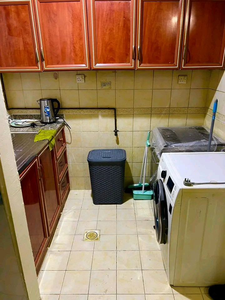 Excellent studio with almost new furnishings in a prime location close to services