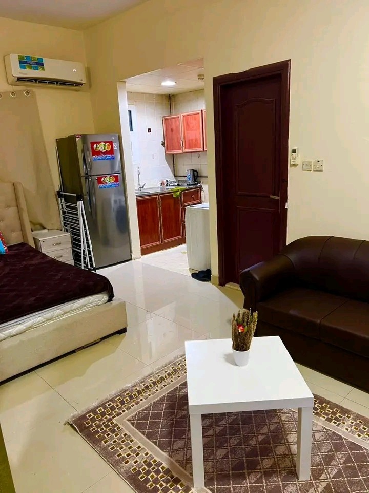 Excellent studio with almost new furnishings in a prime location close to services
