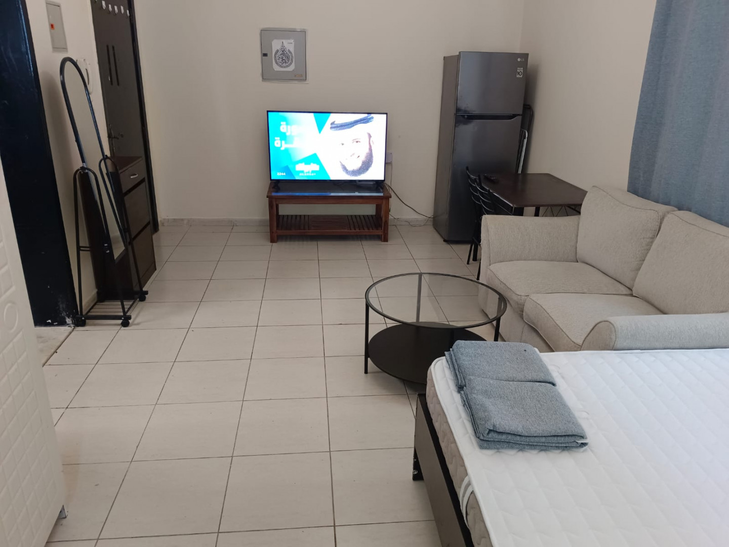 Large studio apartment in Al-Qulay'ah