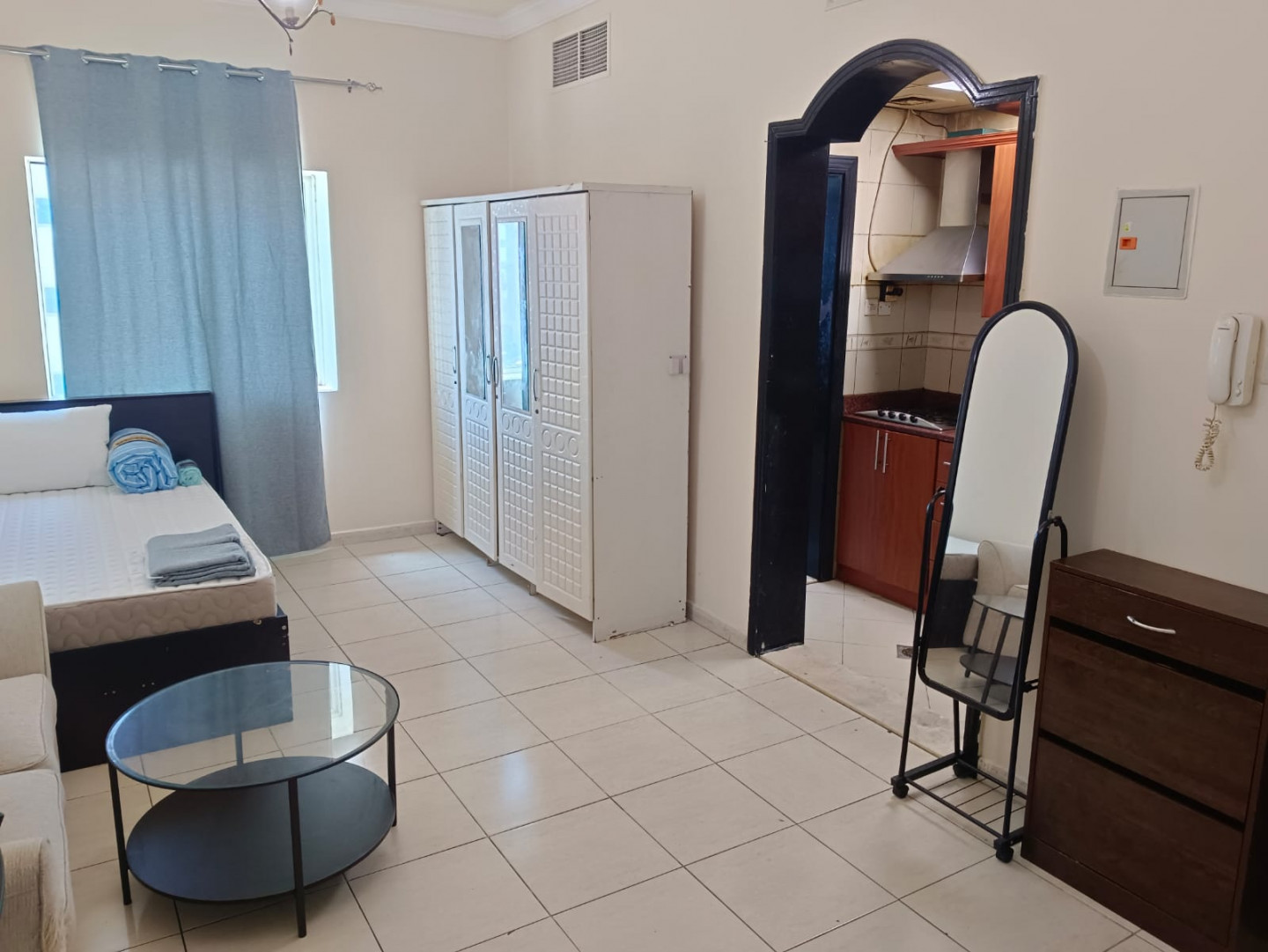 Large studio apartment in Al-Qulay'ah