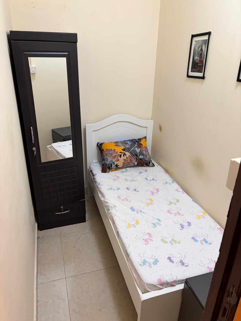 Partitioned apartment for young men, very clean accommodation, all-inclusive