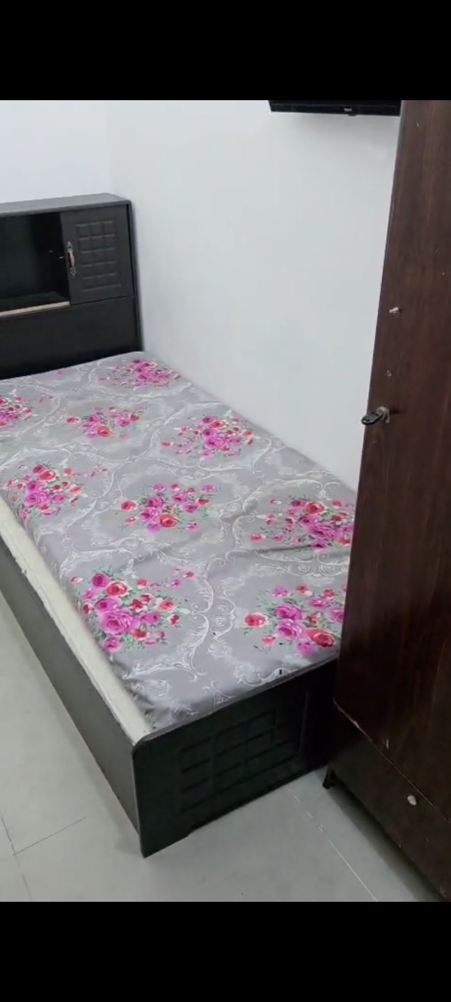 Partitioned private room in Rashidiya