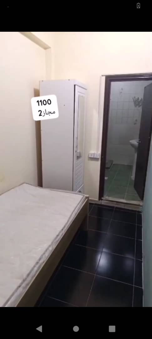 Partition Midroom for young men only