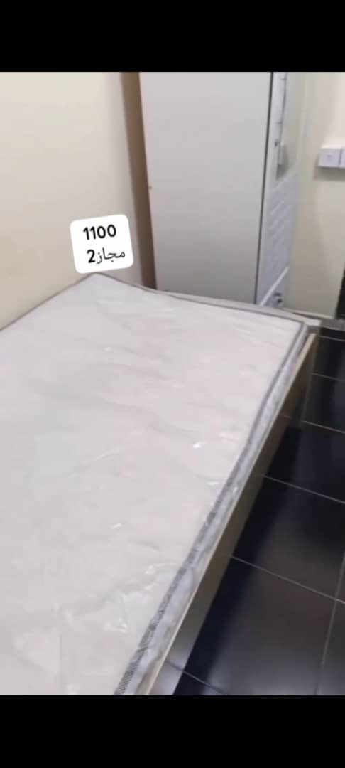 Partition Midroom for young men only